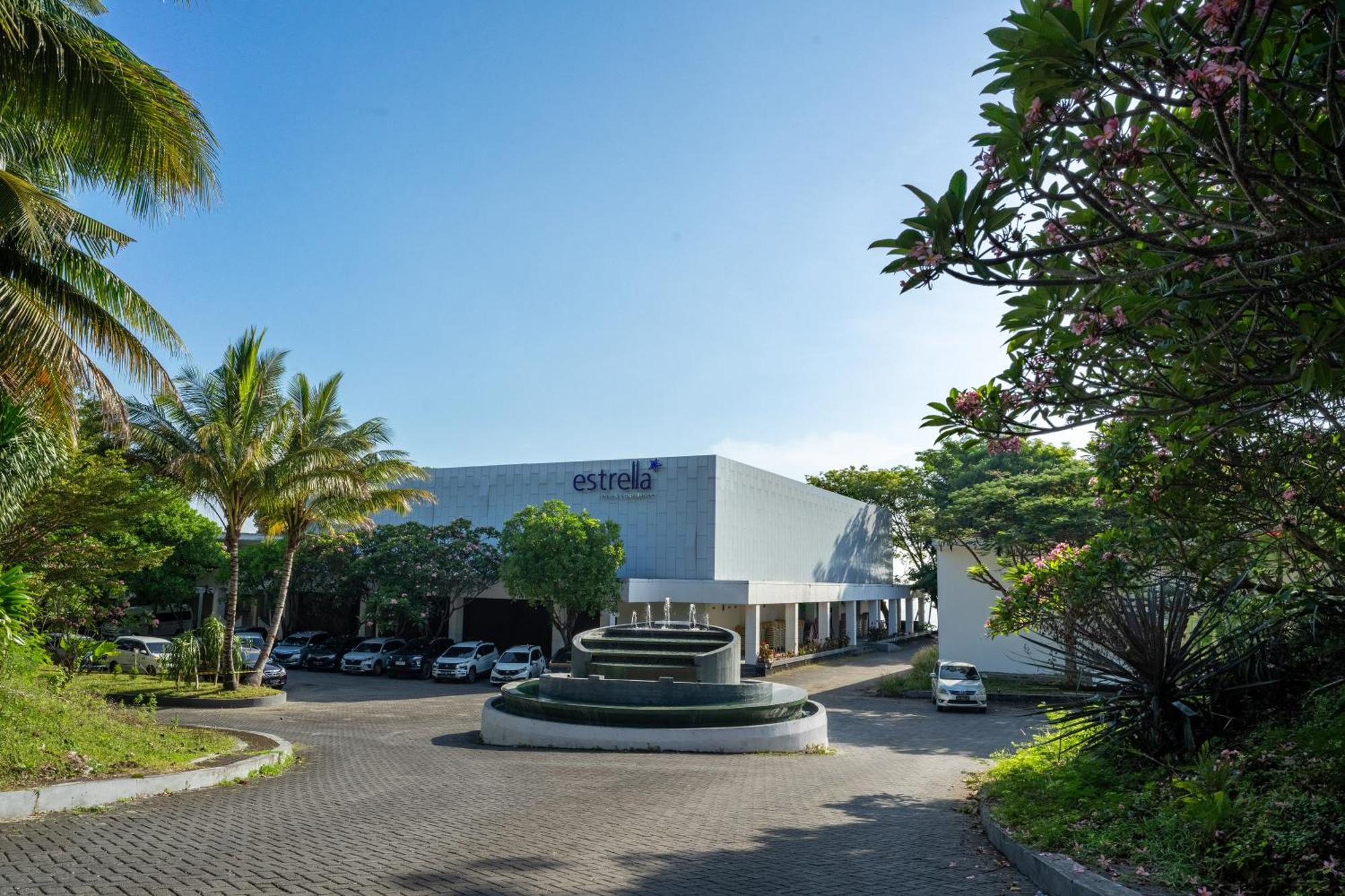 Estrella Hotel & Conference Luwuk Luaran gambar