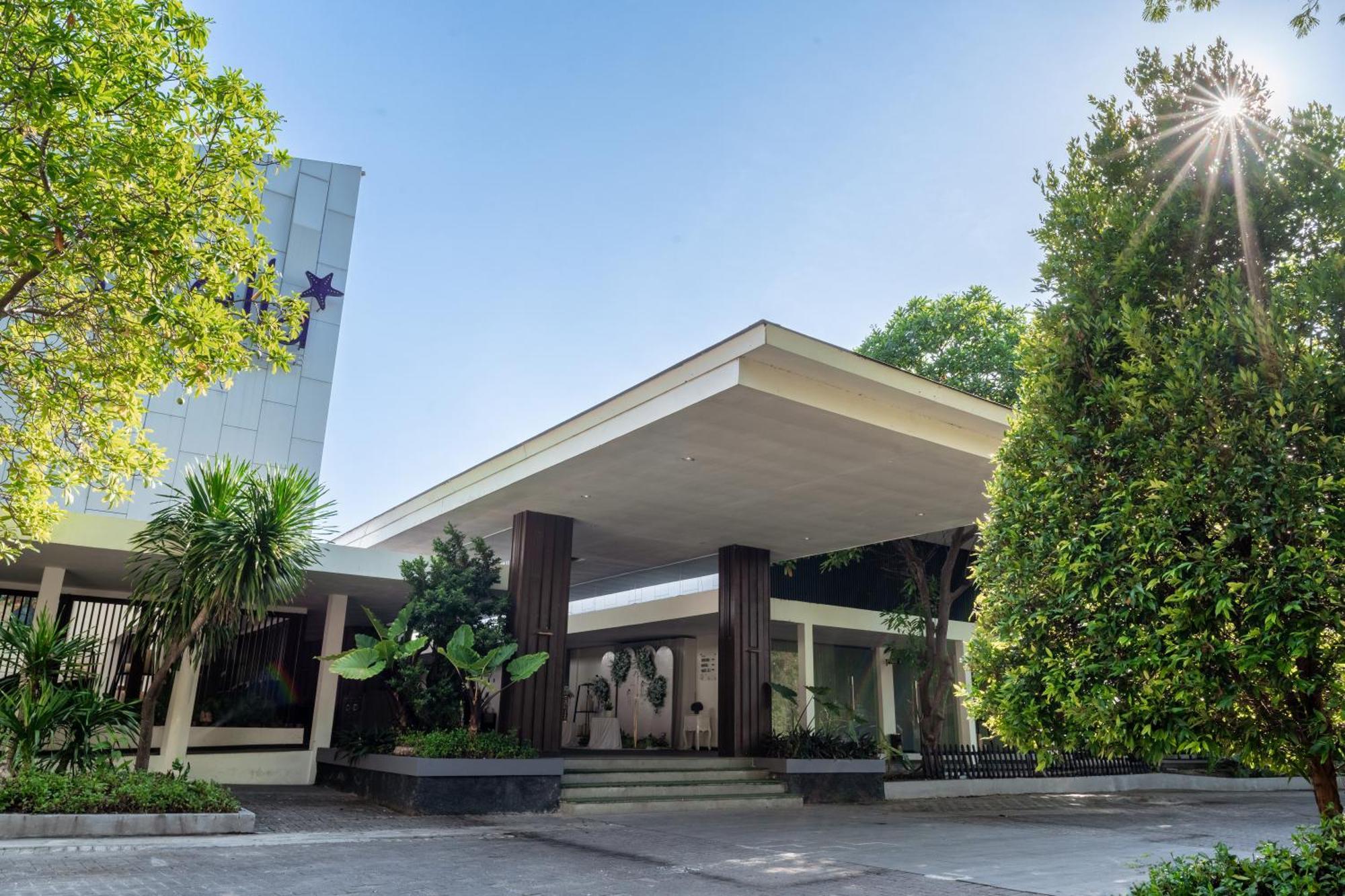 Estrella Hotel & Conference Luwuk Luaran gambar