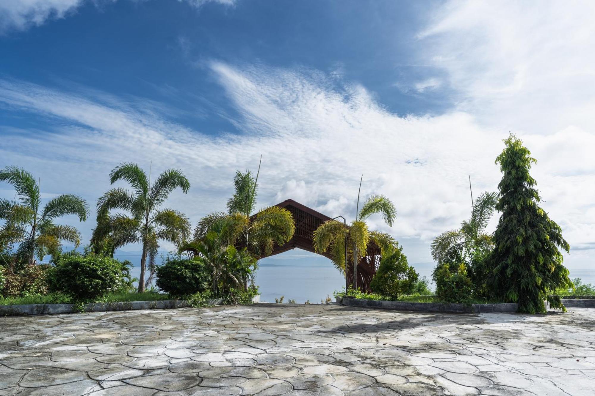 Estrella Hotel & Conference Luwuk Luaran gambar